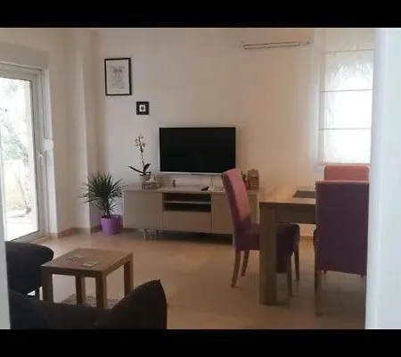 Holiday home Charmantes Mit Grill Und Garten *
