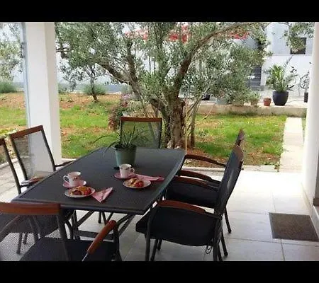 Charmantes Mit Grill Und Garten * Turanj