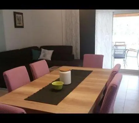 Ferienhaus Charmantes Mit Grill Und Garten